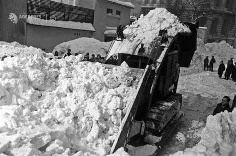 Deszăpezire cu mijloace rudimentare în 1954